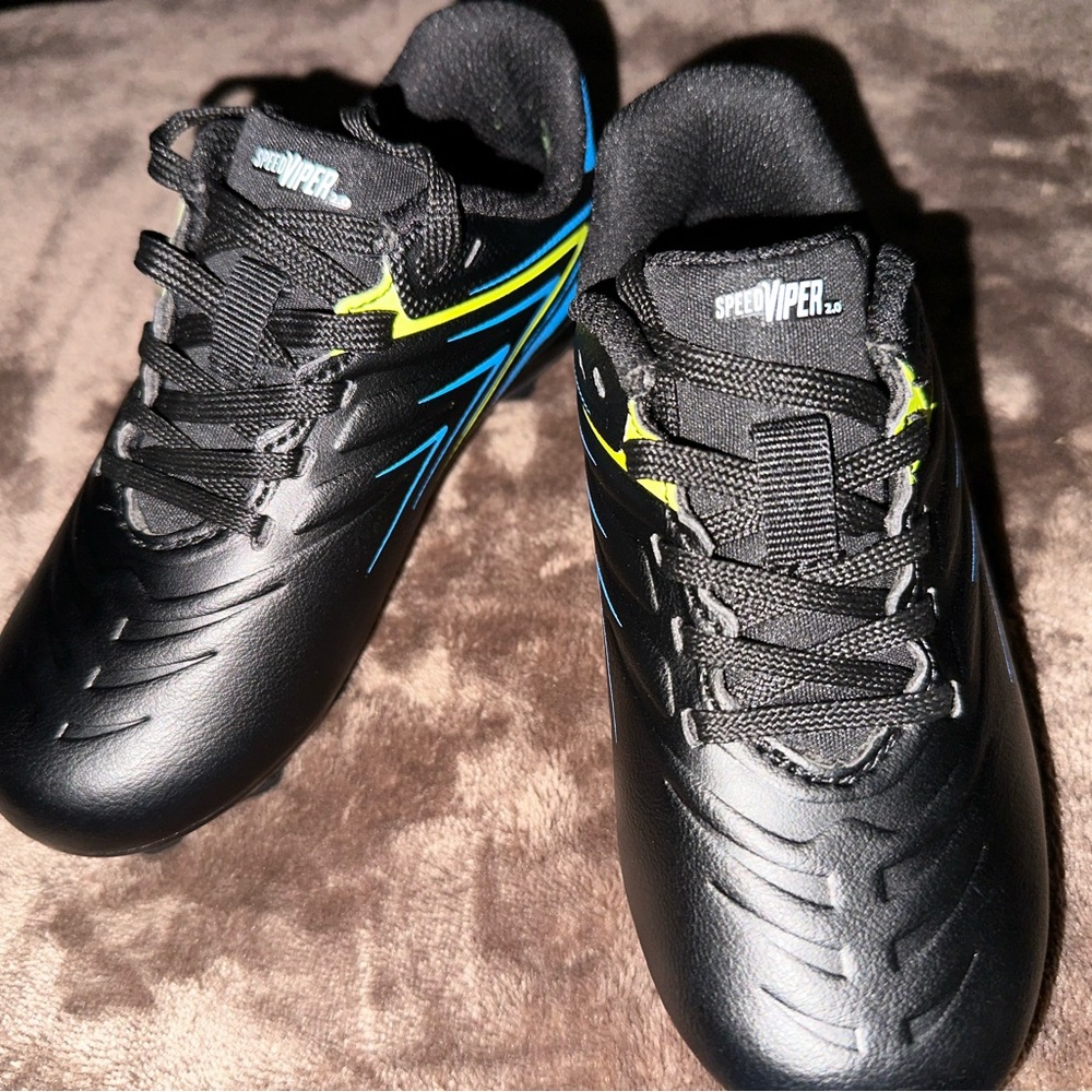 NEW LOWER PRICE! DSG Little Boys Soccer Cleats Size 10K Speed Viper NEVER worn!